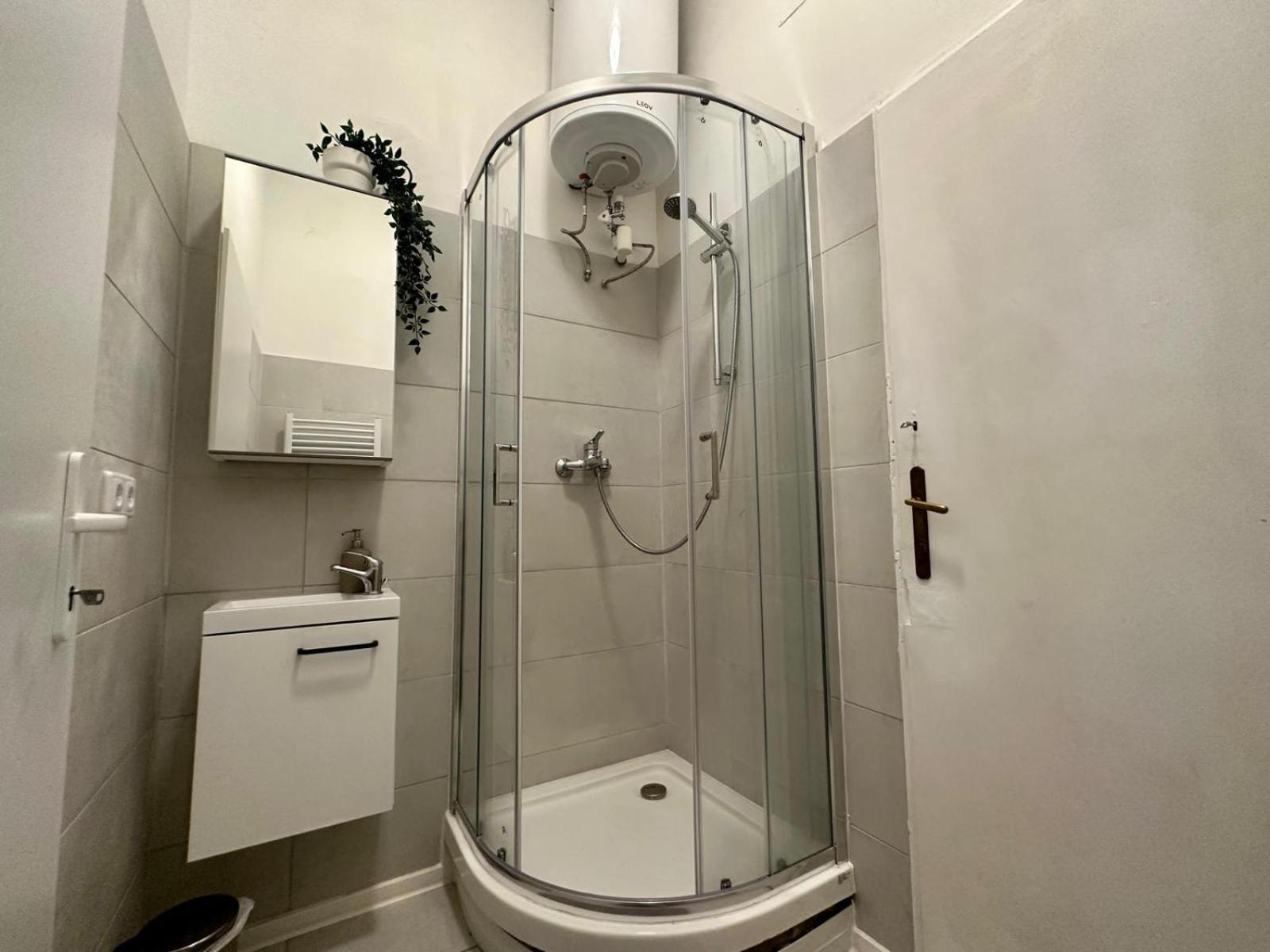 Spacious Apartment, 3 Min To U6 Metro Viena Exterior foto